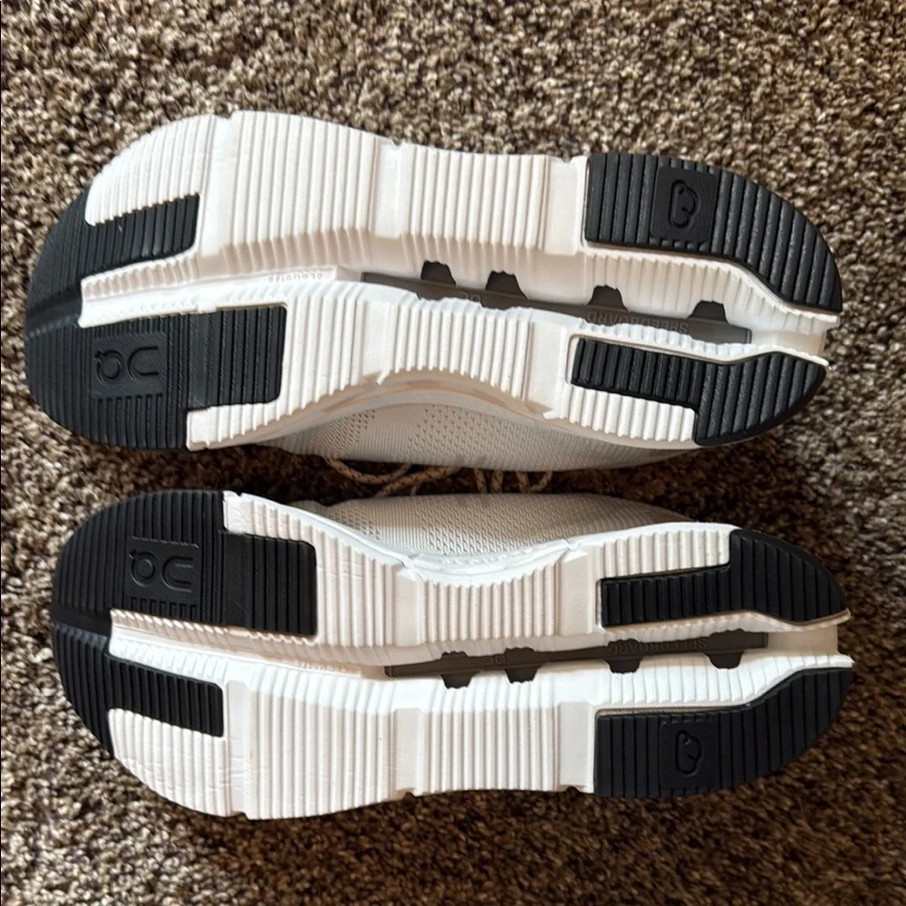 On Running White and Black Athletic Shoes Performance - Picture 2 of 6